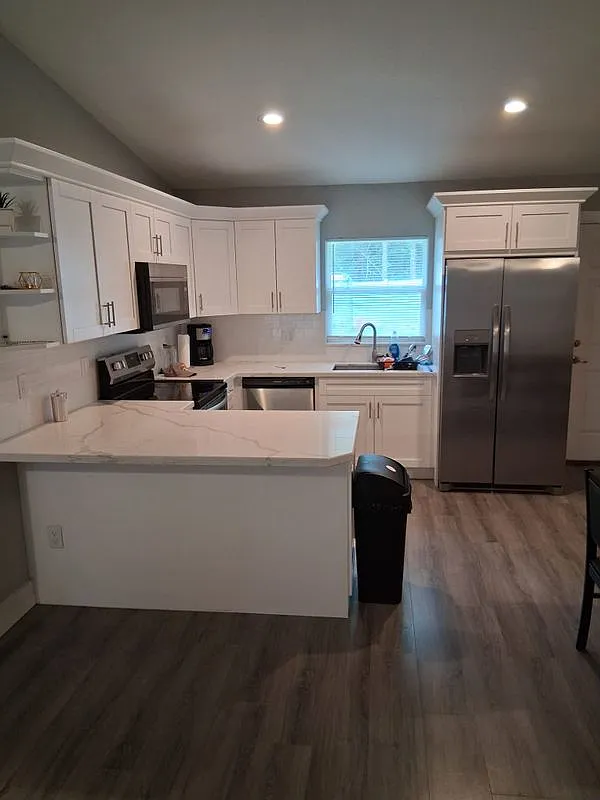 3 bed, 2.0 bath, 1047 sqft, $1,600 — Photo 3