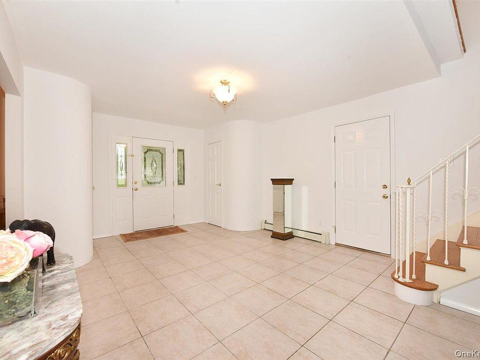 17 Greenvale Drive, East Northport, NY 11731 | MLS #1056547 | Zillow