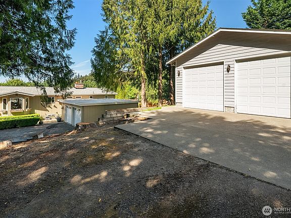 4th image of 2501 21st Street SW