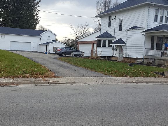 3rd image of 768 Spruce Ave