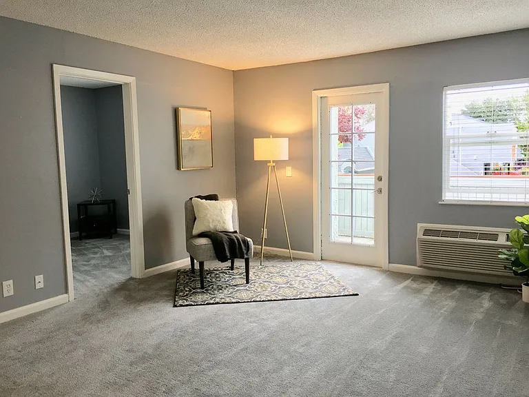 555 Apartment Homes — Photo 10