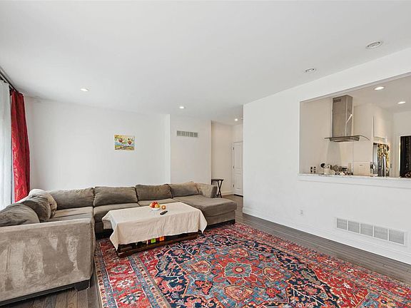5th image of 2120 Franz Park Ln