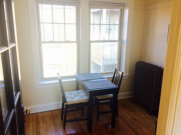 4th image of 933 W Oakdale Ave APT 3S