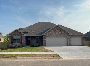 121 W Pitts St, Farmington, AR 72730