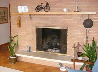 1869 Whitewater Cir, Manitowoc, WI 54220