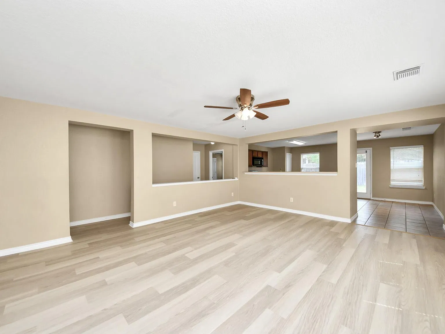 3 bed, 2.0 bath, 1818 sqft, $1,850 — Photo 4