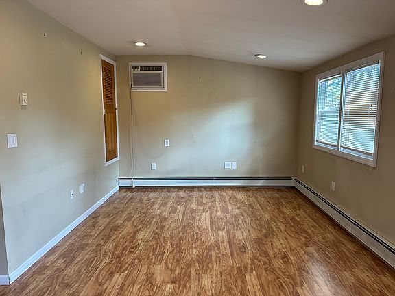 3rd image of 733 Myrtle Ave #2