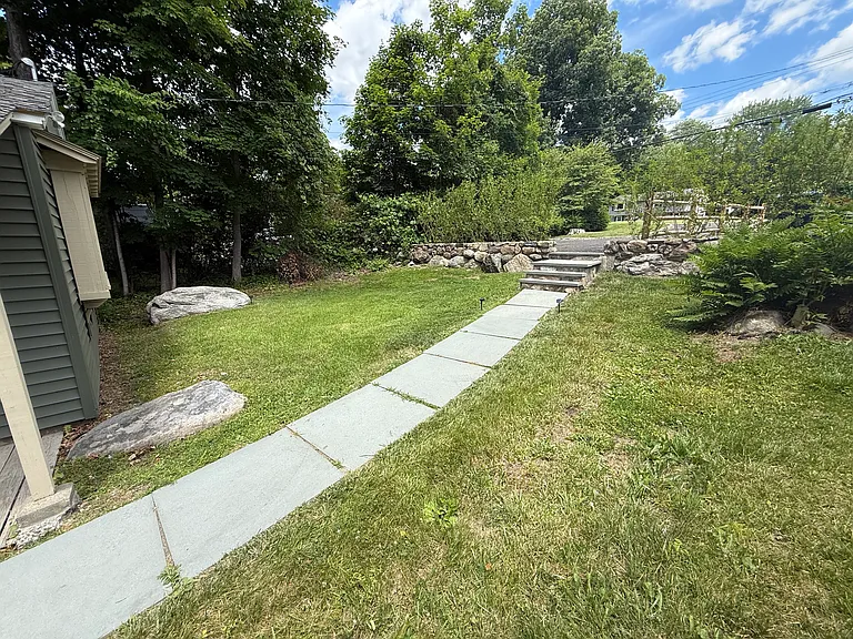 18 Lakeview Rd #B — Photo 5