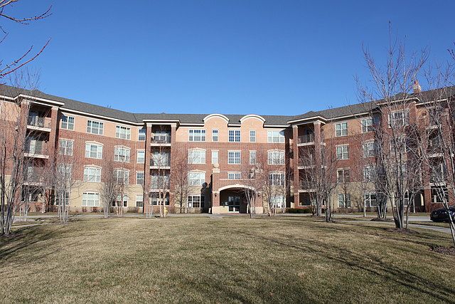 1st image of 2700 Summit Dr APT 402