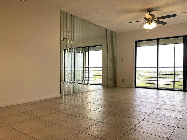 2322 S Cypress Bend Dr #711 — Photo 9
