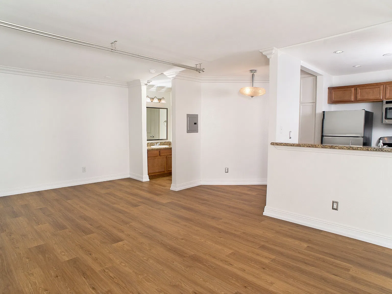 355 N Maple St, APT 105, Burbank, CA 91505 - 1 — Photo 2