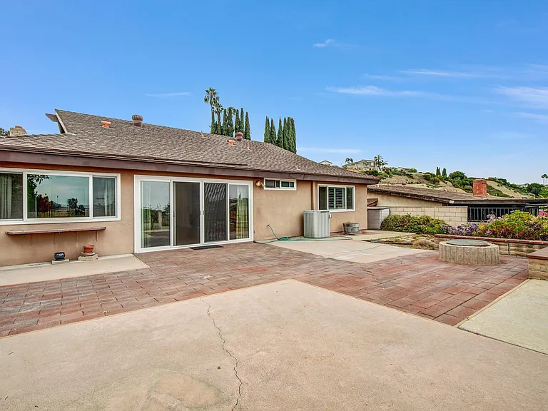 816 Granada Dr — Photo 4