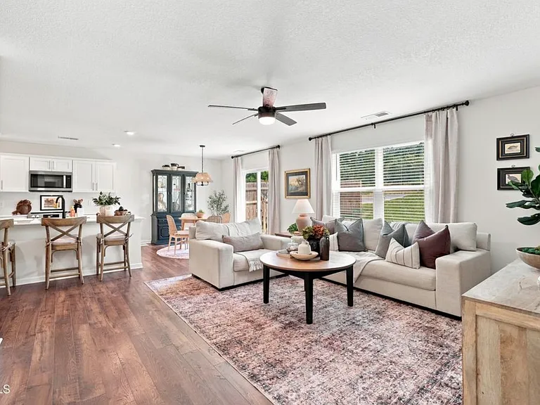 1041 Persimmon Ln — Photo 6