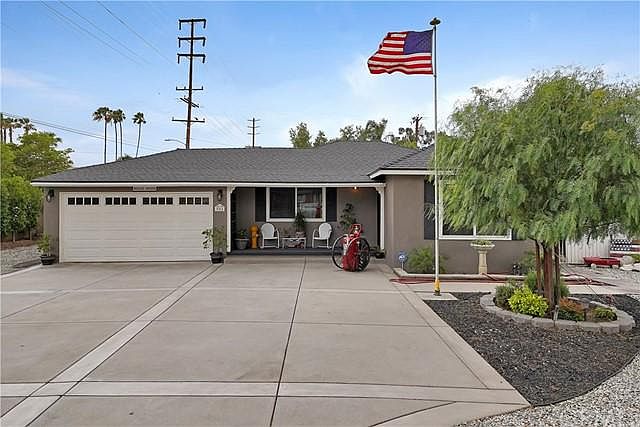 1st image of 904 W Grovecenter St