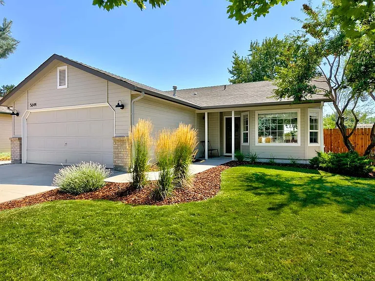 5644 S Daffodil Pl — Photo 1