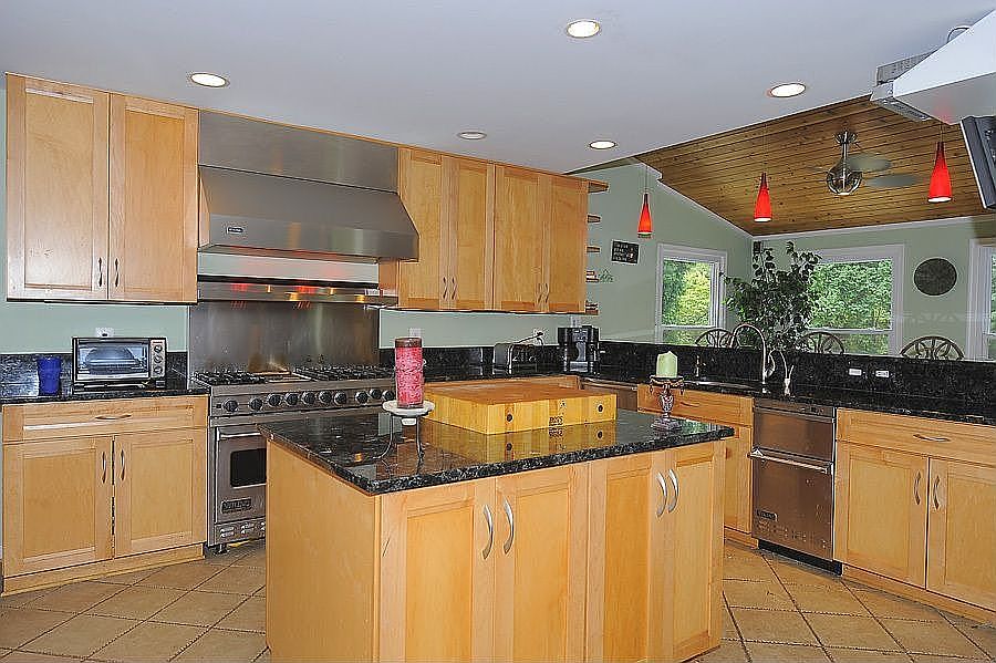 2nd image of 15916 Meadow Walk Rd