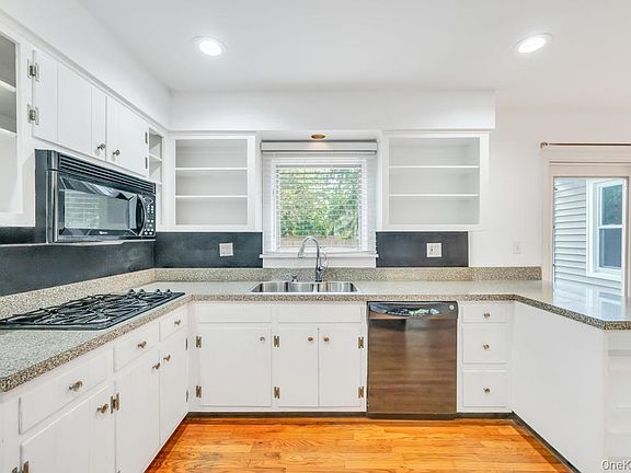 5th image of 30 Fort Hill Road