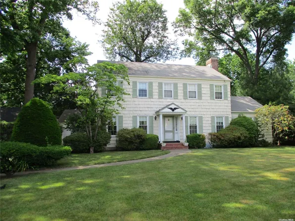 31 Garden Place, Hempstead, NY 11550