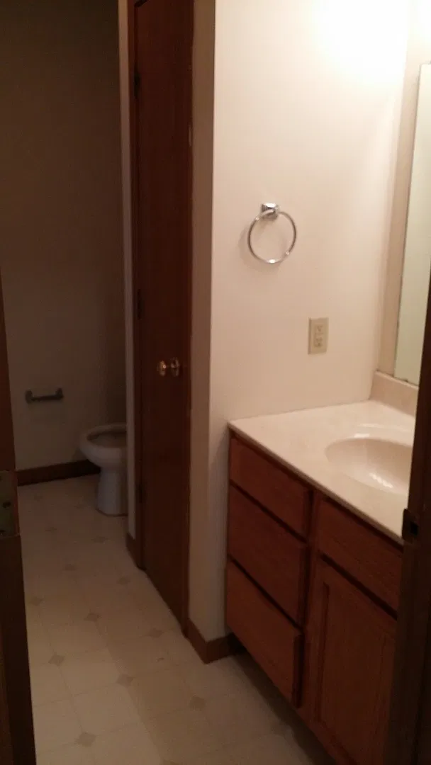 Pond Views & Modern Comfort in Lindberg Village — Photo 4