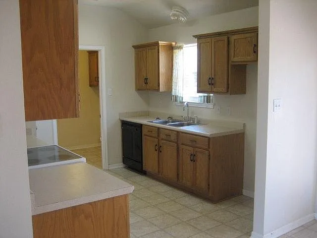 3 bed, 1248 sqft, $1,575 — Photo 4