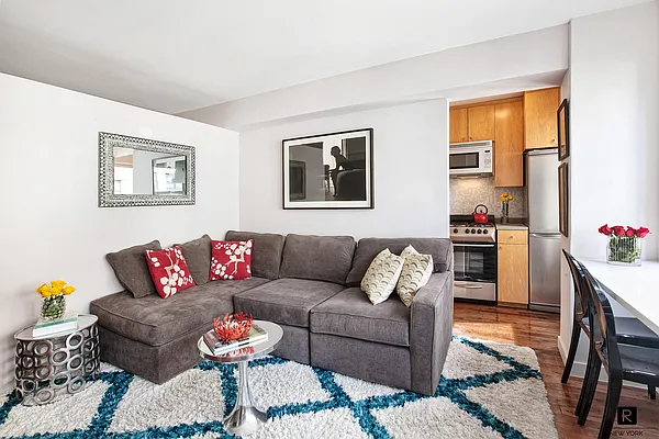 Sold by R New York | media 2