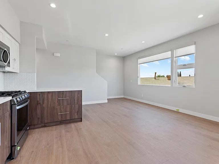 761 Cerro Gordo Ave — Photo 7