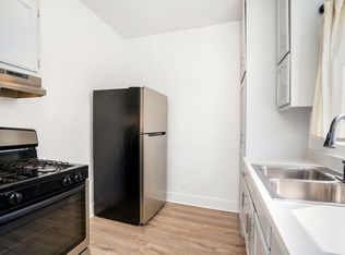 Cozy 1 Bed / 1 Bath with Stainless Steel Kitchen, Parking, and More 3960 1/2 W 27th St, Los Angeles, CA 90018