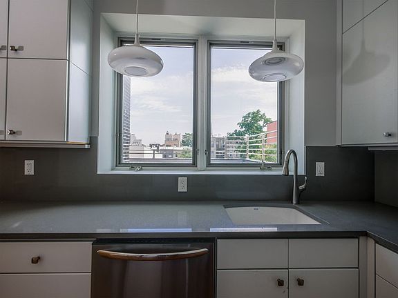 2nd image of 183 Huron St #4