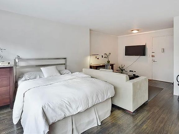 4th image of 115 E 9th St APT 11P
