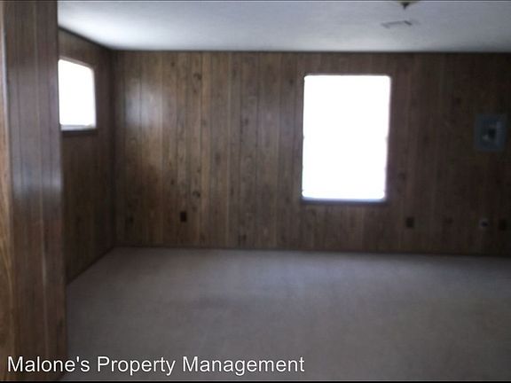3rd image of 3501 Woodside Dr