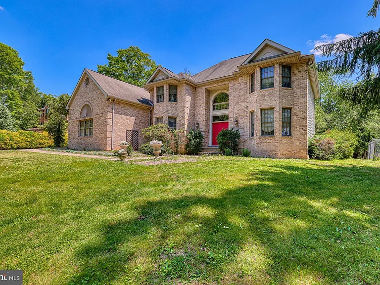 15 Scenic Dr — Photo 1