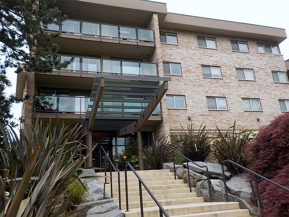 3rd image of 511 100th Ave NE APT 302-1