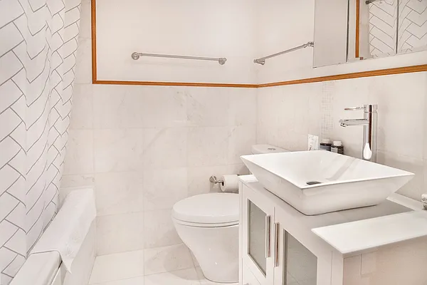 Rented by WAM Partners - William Moses Co. | media 31