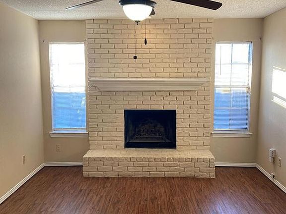 3rd image of 607 Towne House Ln