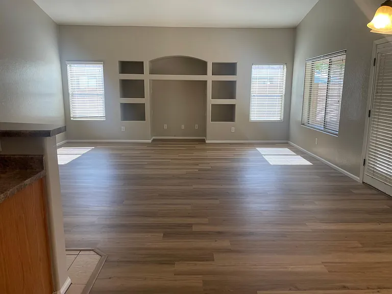 25712 W Miami St — Photo 4