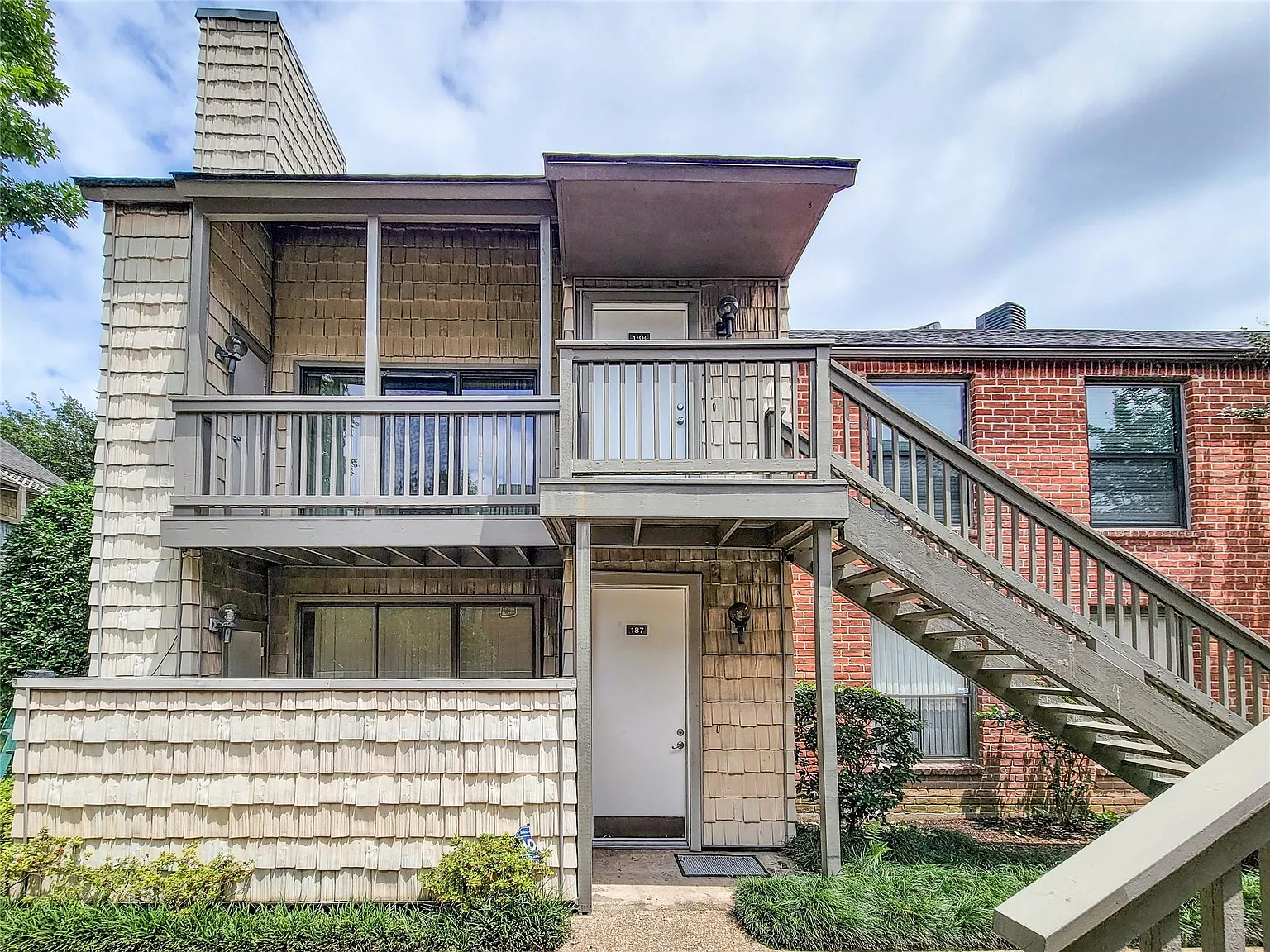 2 bed, 1.5 bath, 1018 sqft, $1,850 — Photo 1