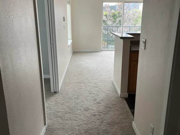 303 23rd Ave S APT 302, Seattle, WA 98144