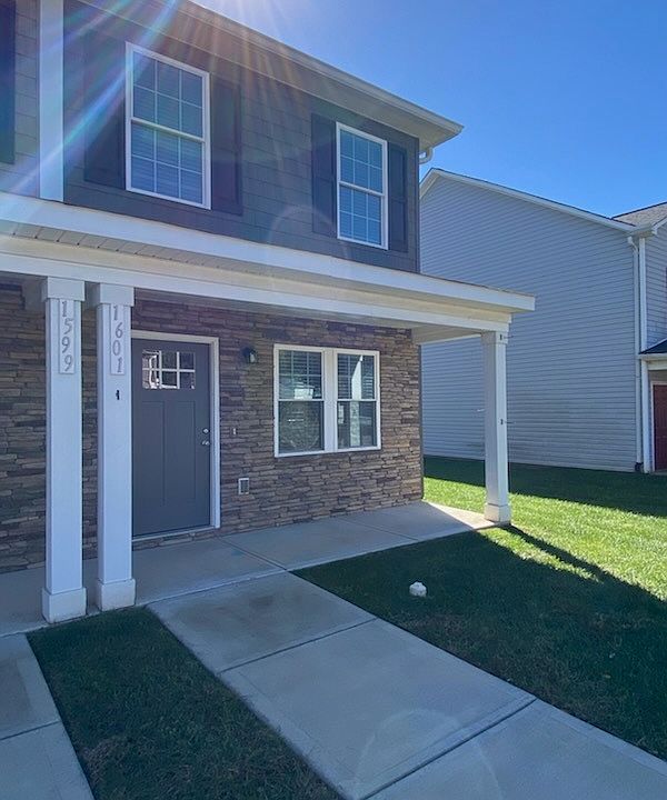 1st image of 1601 Oak Leaf Dr NW