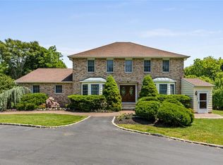 140 N Country Rd, Mount Sinai, NY 11766