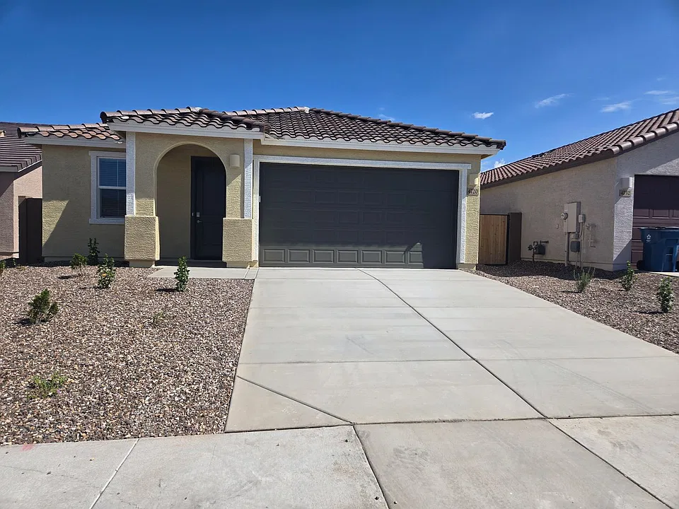4720 E Amethyst Ln