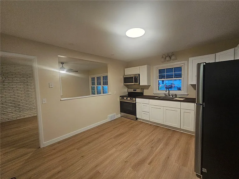 247 W Hickory St — Photo 6
