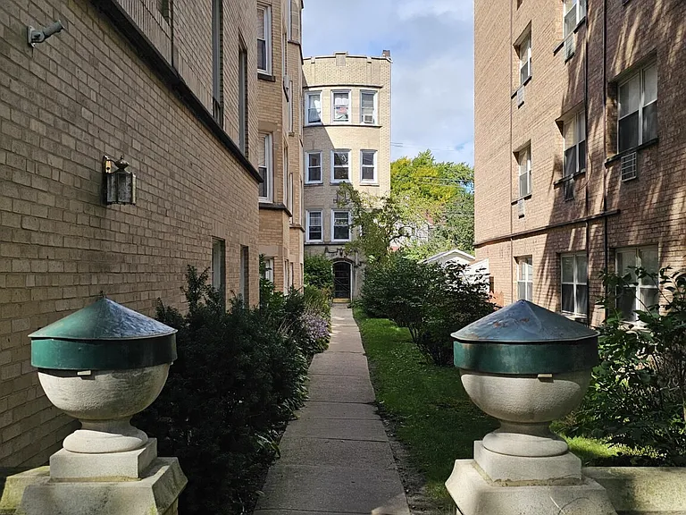 1934 W Estes Ave #1E — Photo 19