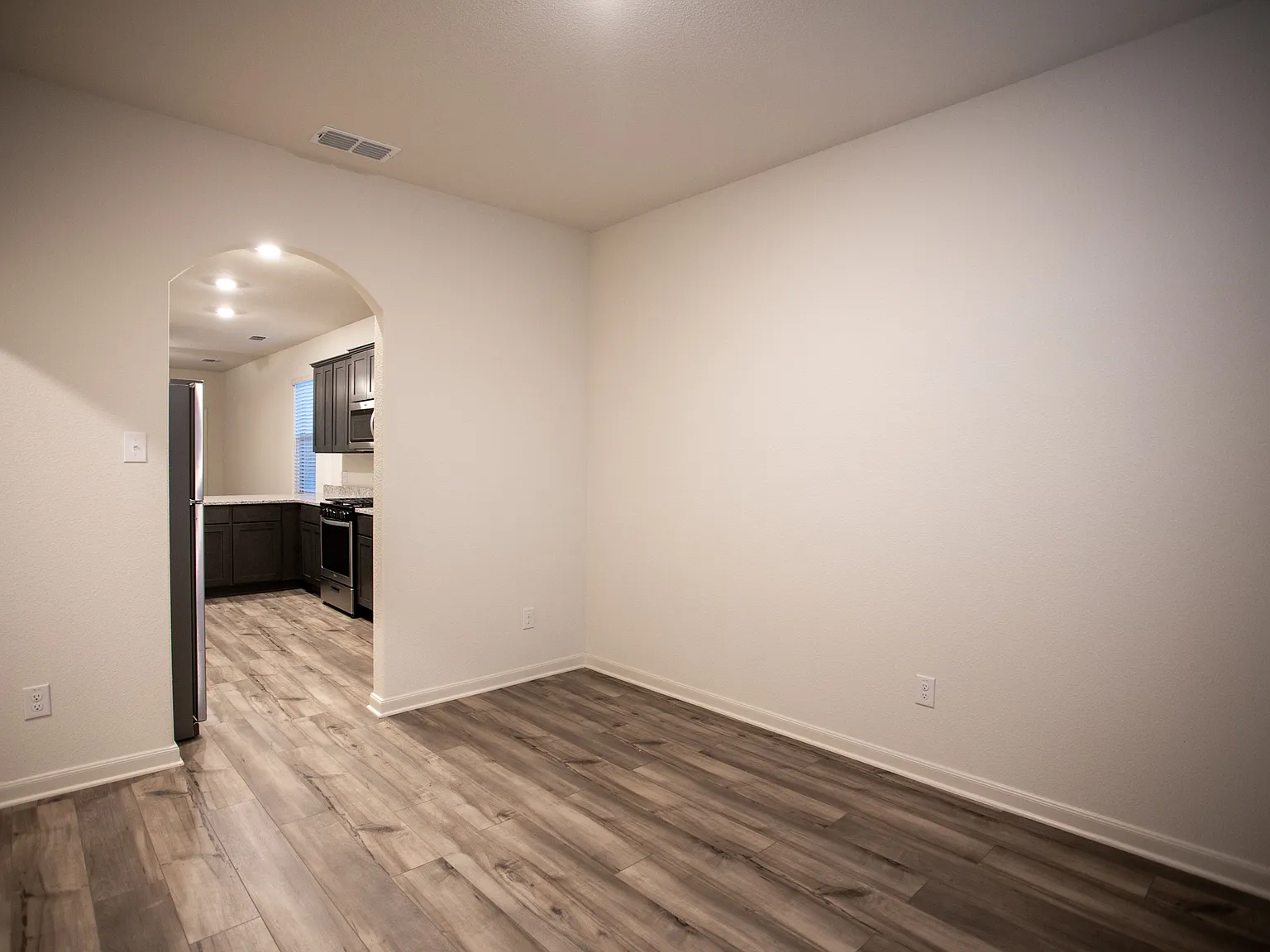 3 bed, 1552 sqft, $2,000 — Photo 3