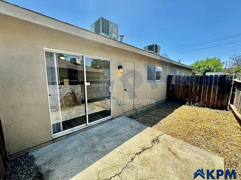 7355 Kelley Dr — Photo 18
