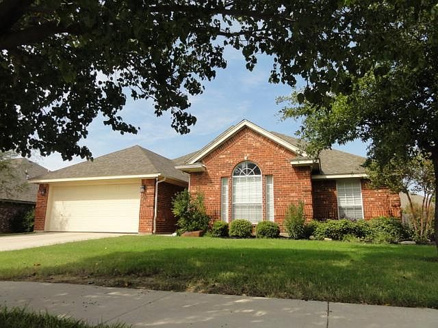 1st image of 812 Kingsbrook Ln