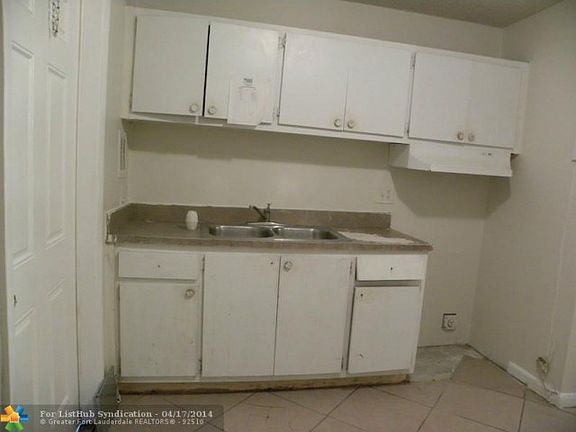 2nd image of 850 E Commercial Blvd APT 240E