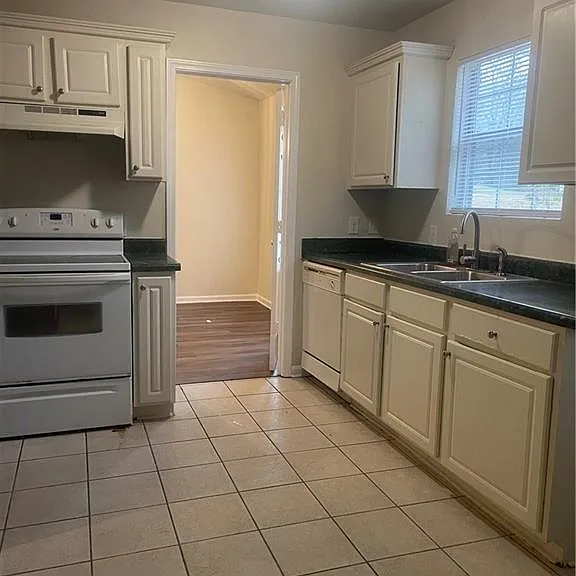4957 N Redan Cir — Photo 5