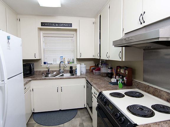 5th image of 105 Clubview Rd