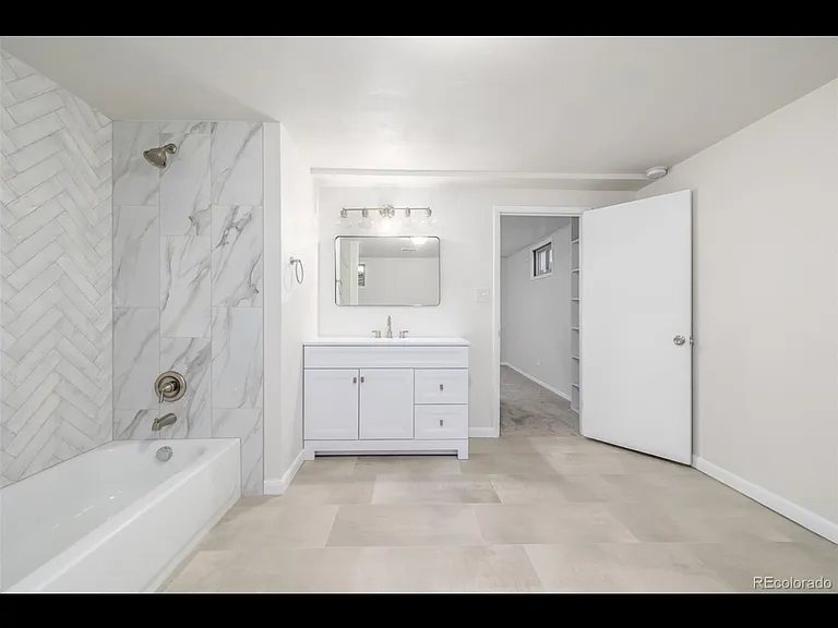 2732 S Grove St — Photo 21