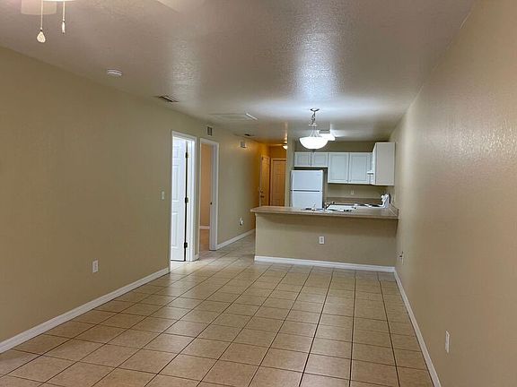 5th image of 1012 Fox Lake Dr